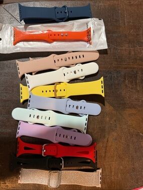 Silicone Replacement Smartwatch Bands — Multiple Colors
Apple Watch 38-42